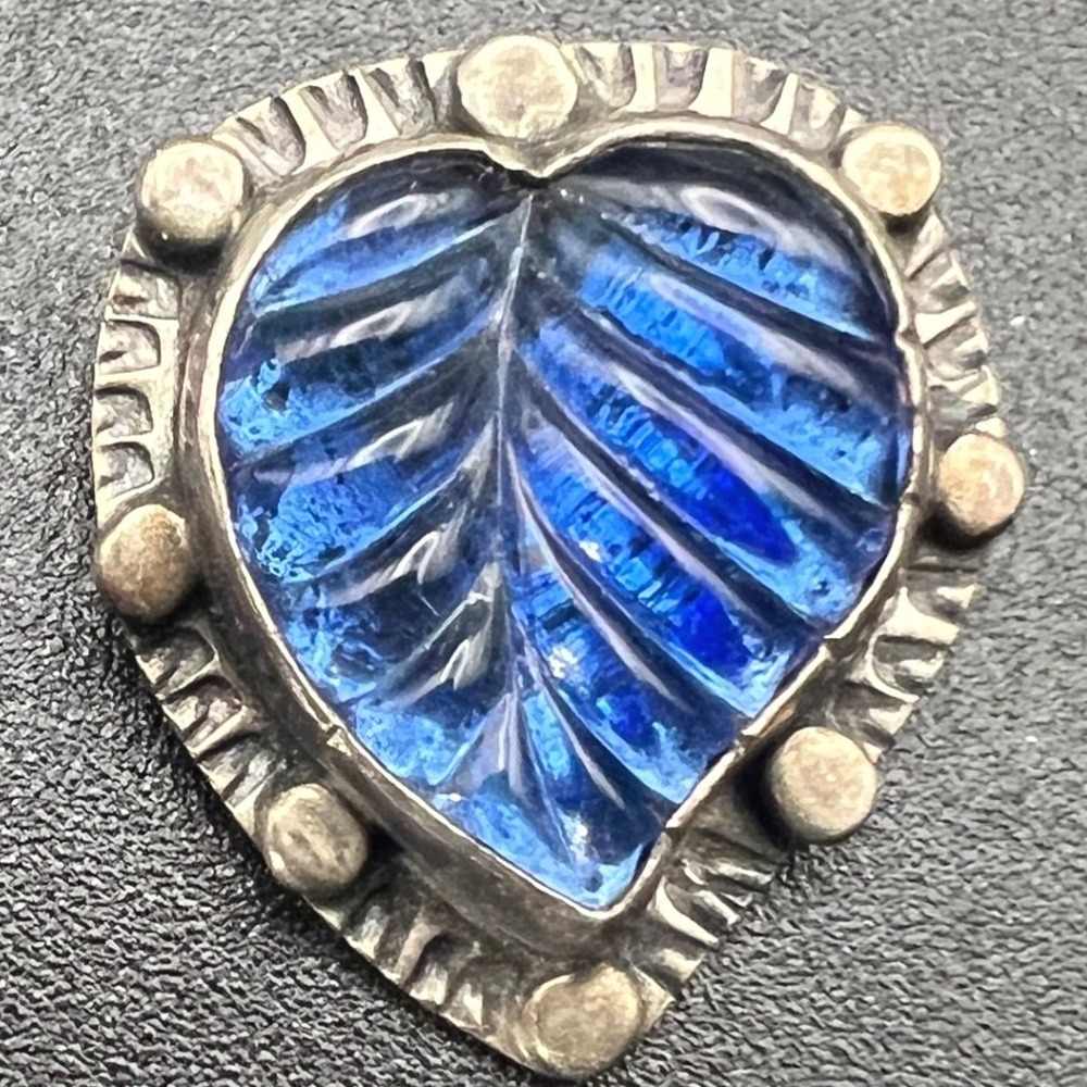 Vintage Sterling Silver Pendant Royal Blue Pressed Glass Leaf Design .75 2.83g